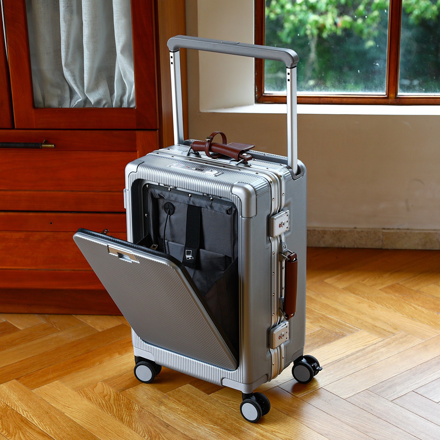 Large Capacity Allowed To Boar - Aluminum Frame Carry On Luggage 评论和价格